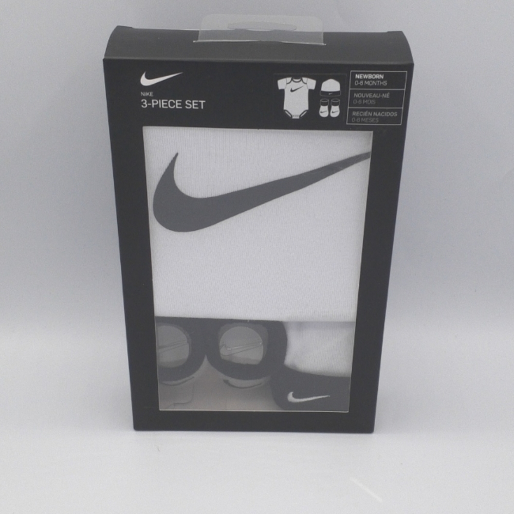 NIKE BABY BOY / GIRL 3PC GIFT BOX SET WHITE-BLACK BODYSUIT BOOTIES HAT